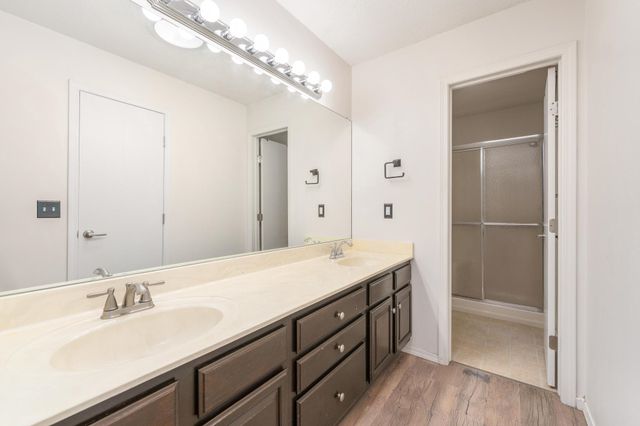 4827 N Homestead St, Bel Aire, KS 67220