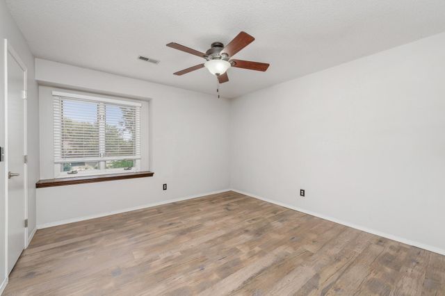 4827 N Homestead St, Bel Aire, KS 67220