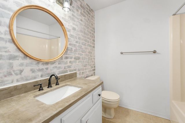 4827 N Homestead St, Bel Aire, KS 67220