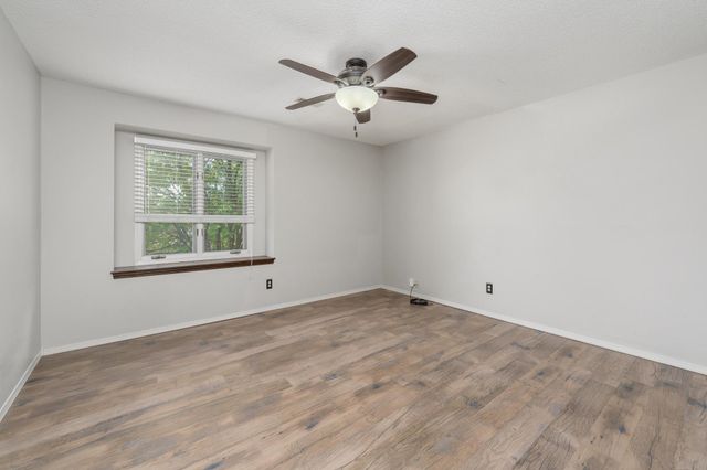 4827 N Homestead St, Bel Aire, KS 67220