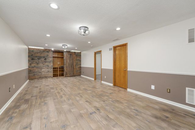 4827 N Homestead St, Bel Aire, KS 67220