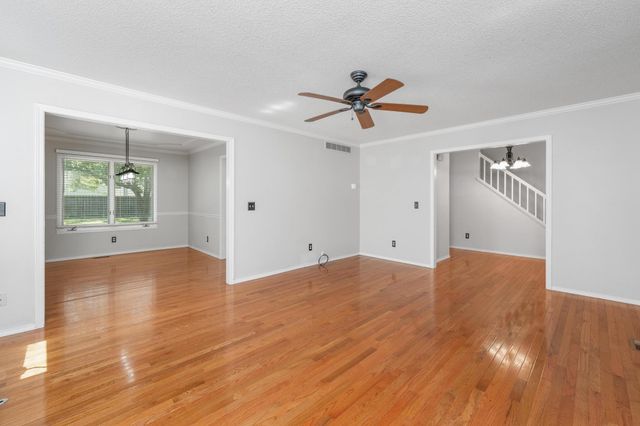 4827 N Homestead St, Bel Aire, KS 67220