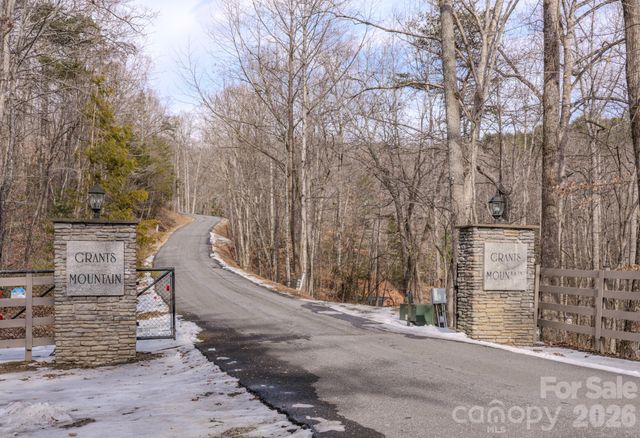 2724 Mountain Crest Drive S 75, Marion, NC 28752