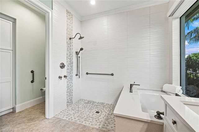 5047 Andros DR, Naples, FL 34113
