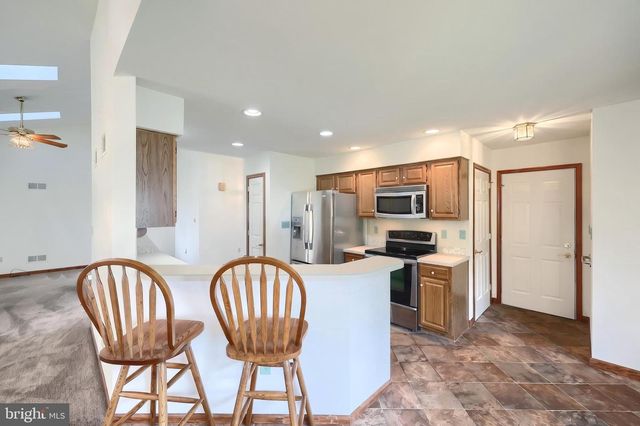 2874 SPARROW DR, York, PA 17408