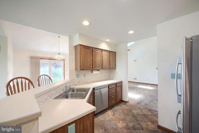 2874 SPARROW DR, York, PA 17408