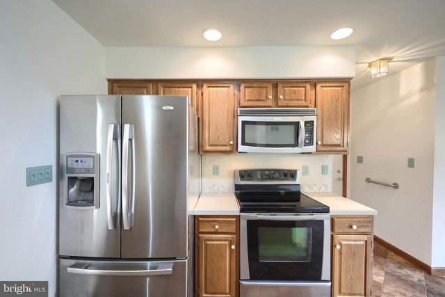 2874 SPARROW DR, York, PA 17408