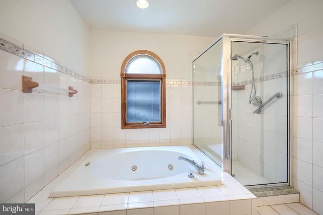 2874 SPARROW DR, York, PA 17408
