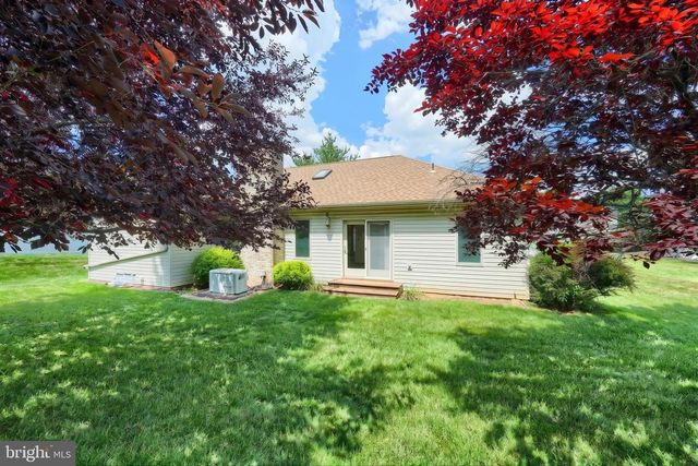 2874 SPARROW DR, York, PA 17408
