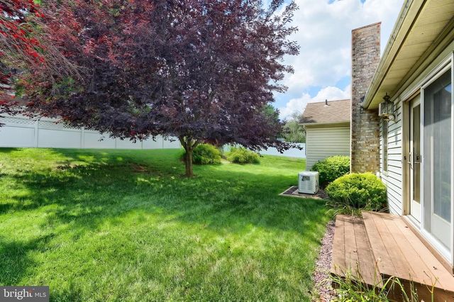2874 SPARROW DR, York, PA 17408