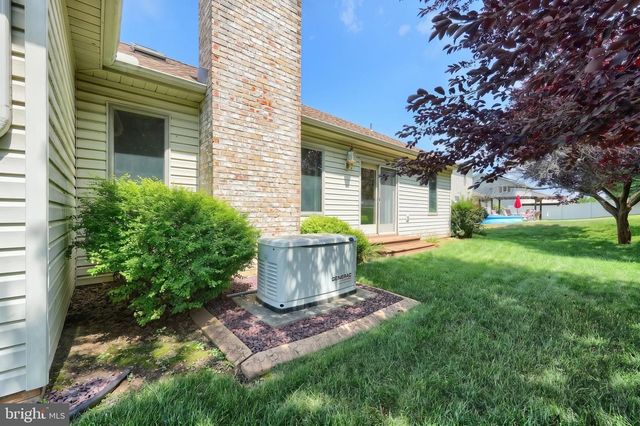 2874 SPARROW DR, York, PA 17408
