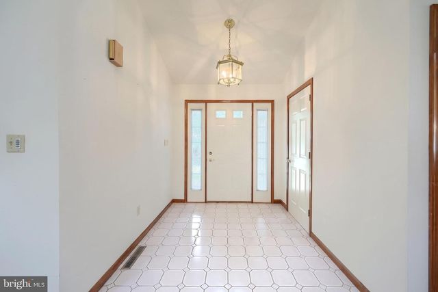 2874 SPARROW DR, York, PA 17408