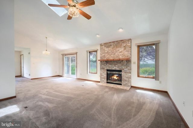 2874 SPARROW DR, York, PA 17408