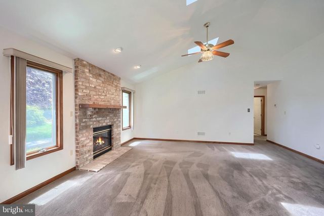 2874 SPARROW DR, York, PA 17408