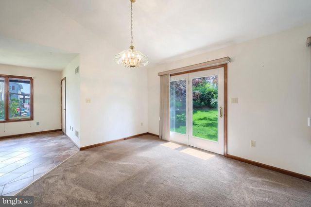 2874 SPARROW DR, York, PA 17408