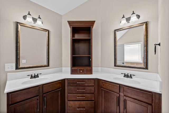 1272 Brigade Dr, Clarksville, TN 37043