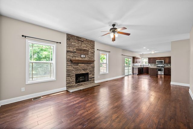 1272 Brigade Dr, Clarksville, TN 37043