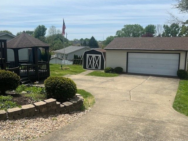 1124 Valley Drive NW, North Canton, OH 44720