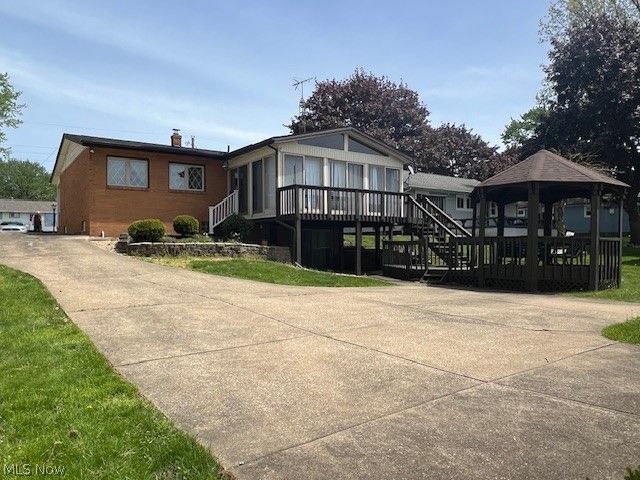 1124 Valley Drive NW, North Canton, OH 44720
