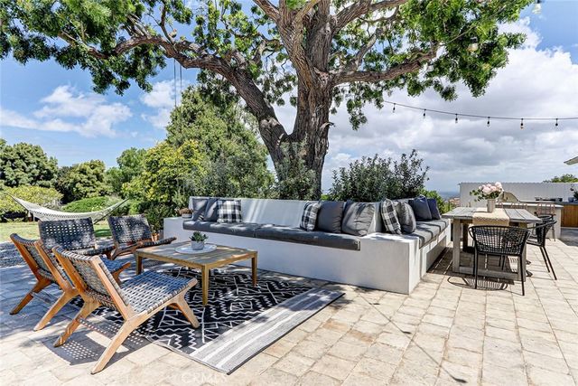 27427 Sunnyridge Road, Palos Verdes Peninsula, CA 90274
