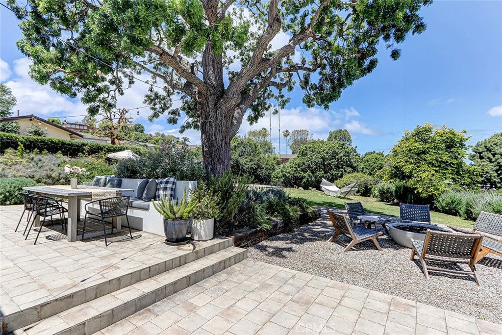 Image 3 of property listing at 27427 Sunnyridge Road, Palos Verdes Peninsula, CA 90274