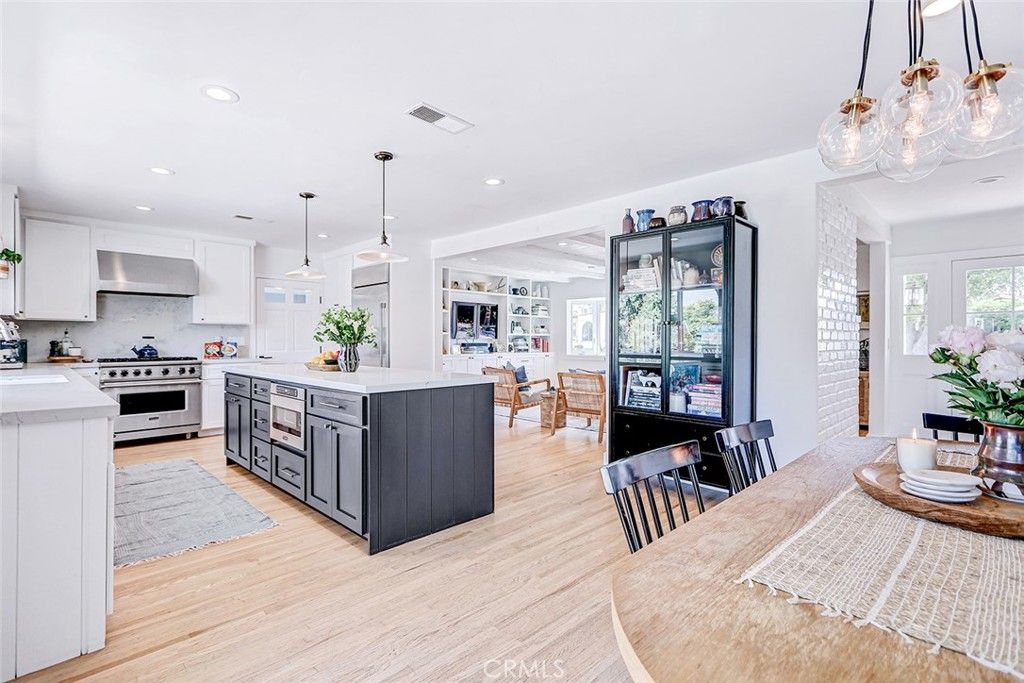 Image 4 of property listing at 27427 Sunnyridge Road, Palos Verdes Peninsula, CA 90274