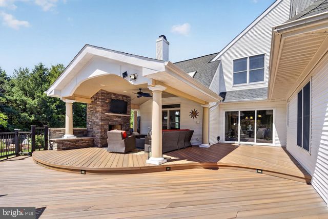 3 ROBIN CIR, Princeton Junction, NJ 08550