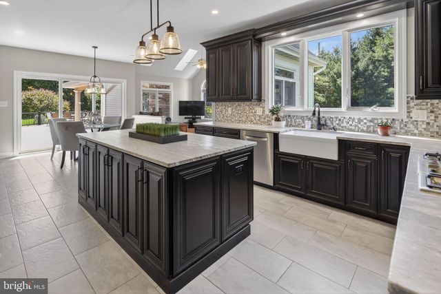 3 ROBIN CIR, Princeton Junction, NJ 08550