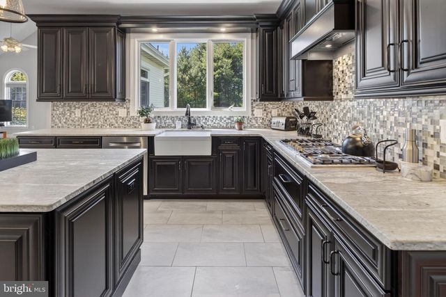 3 ROBIN CIR, Princeton Junction, NJ 08550