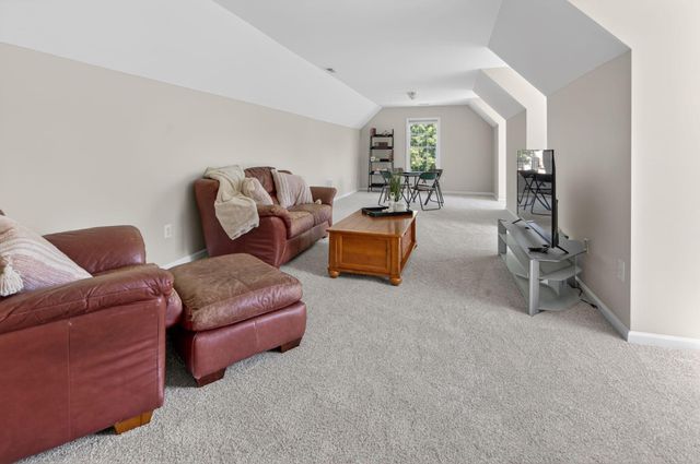 3 ROBIN CIR, Princeton Junction, NJ 08550