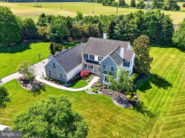 3 ROBIN CIR, Princeton Junction, NJ 08550