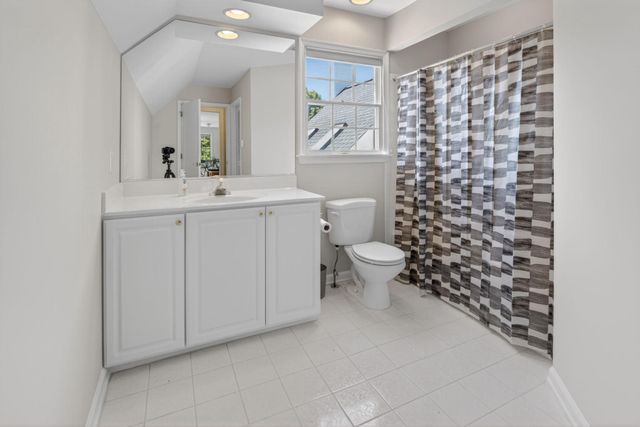 3 ROBIN CIR, Princeton Junction, NJ 08550