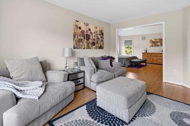 3 ROBIN CIR, Princeton Junction, NJ 08550
