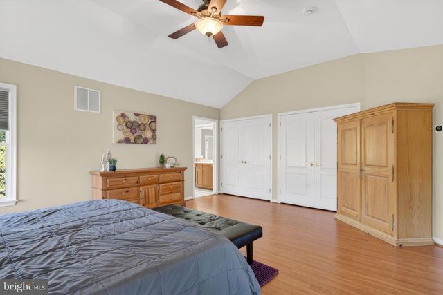 3 ROBIN CIR, Princeton Junction, NJ 08550