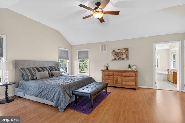3 ROBIN CIR, Princeton Junction, NJ 08550