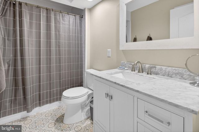 3 ROBIN CIR, Princeton Junction, NJ 08550