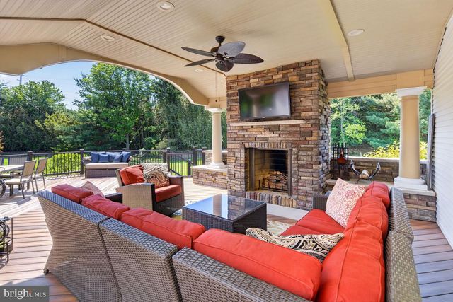 3 ROBIN CIR, Princeton Junction, NJ 08550