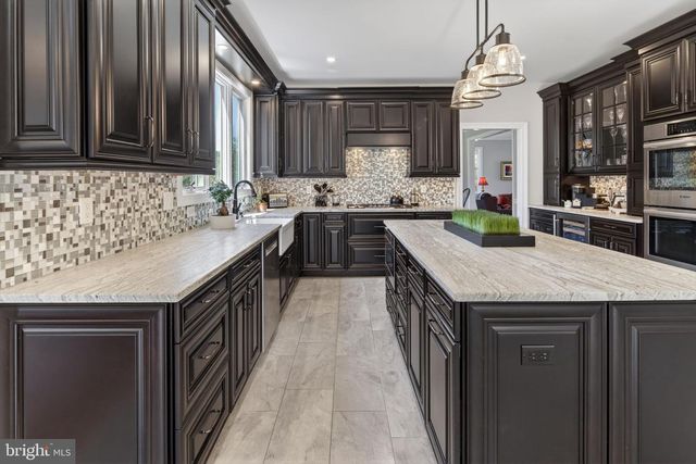 3 ROBIN CIR, Princeton Junction, NJ 08550