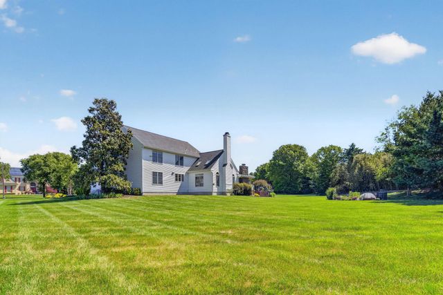 3 ROBIN CIR, Princeton Junction, NJ 08550
