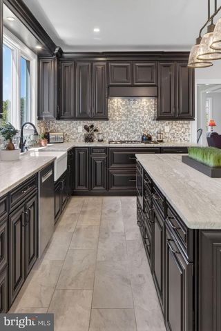 3 ROBIN CIR, Princeton Junction, NJ 08550