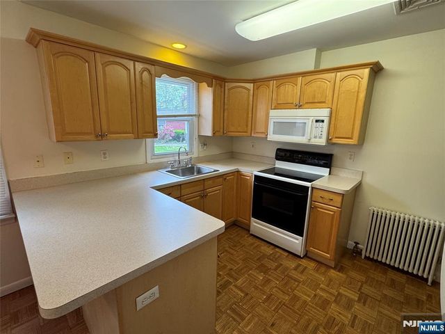 212 N Beverwyck Road, Par-troy Hills Twp., NJ 07034