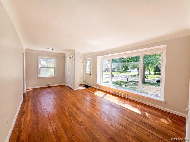 17604 Wakenden, Redford, MI 48240