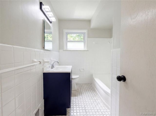 17604 Wakenden, Redford, MI 48240