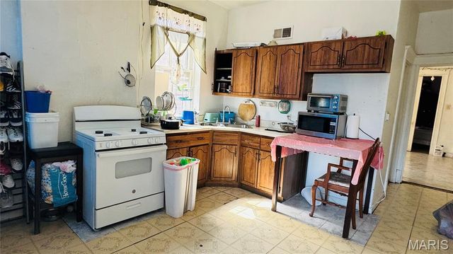3738 Gravois Avenue, St Louis, MO 63116