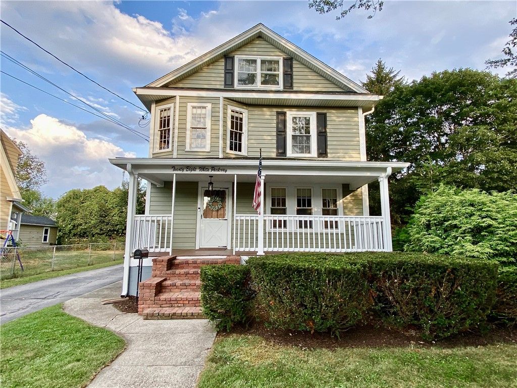 28 White Parkway, North Smithfield, RI 02896