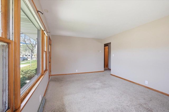 2514 S 89th STREET, West Allis, WI 53227