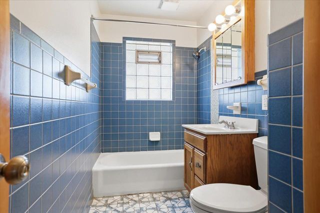 2514 S 89th STREET, West Allis, WI 53227