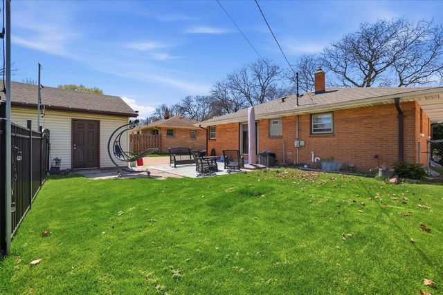2514 S 89th STREET, West Allis, WI 53227