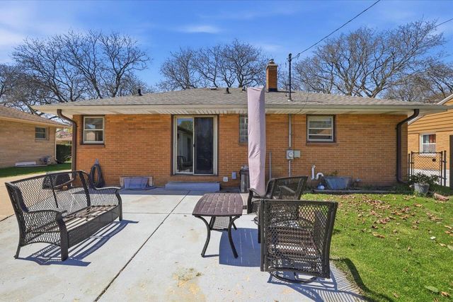 2514 S 89th STREET, West Allis, WI 53227