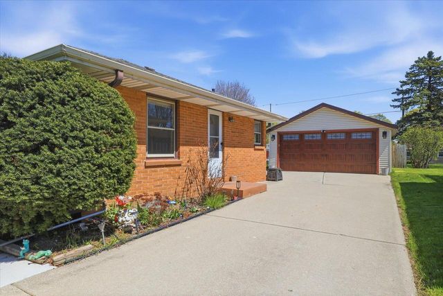 2514 S 89th STREET, West Allis, WI 53227
